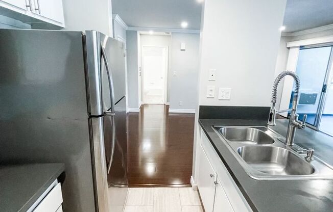 1 bed, 1 bath, 615 sqft, $2,000