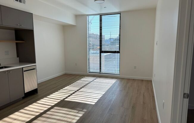 4575 SANTA MONICA