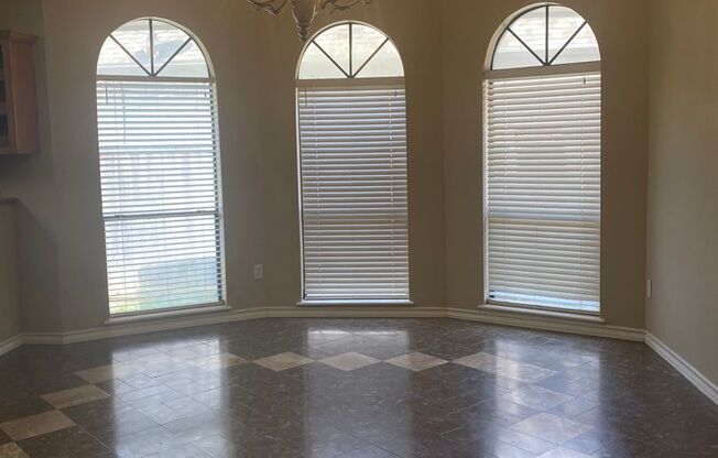 [3/2/3 READY FOR LEASE]