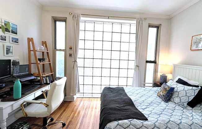 2 beds, 1 bath, $4,600, Unit 4A