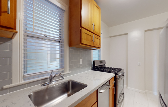 2242 POLK ST
