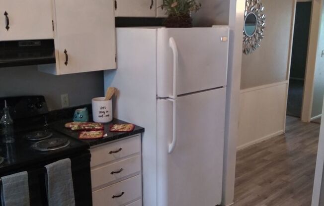 2 beds, 1.5 baths, 982 sqft, $1,279, Unit 54