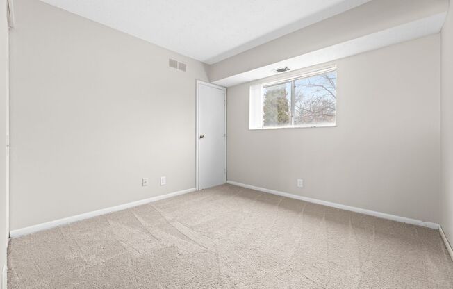 2 beds, 1 bath, 800 sqft, $1,100, Unit 379-206