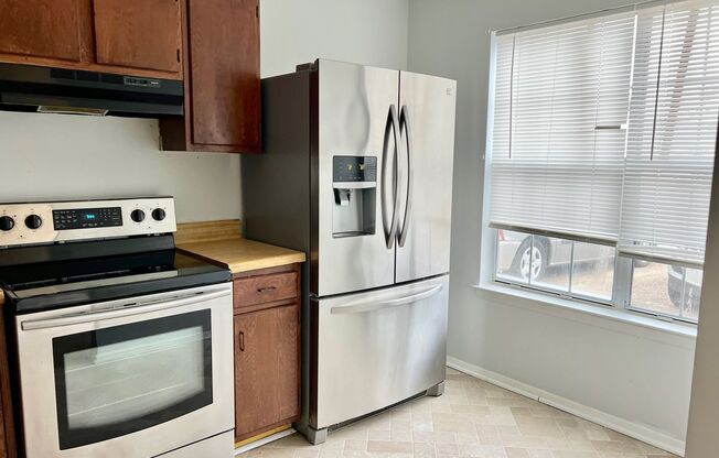 2BD/ 2.5BA Townhouse near Town Center! Washer & Dryer Included!!