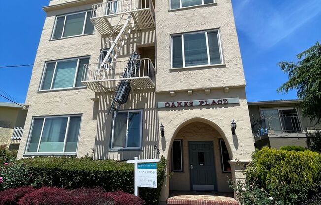 Charming 1 bedroom upstairs apartment with *3 MONTH MOVE IN SPECIAL*