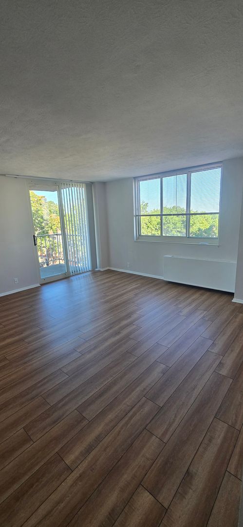 2 beds, 1.5 baths, 1,145 sqft, $1,300, Unit 77-7B2