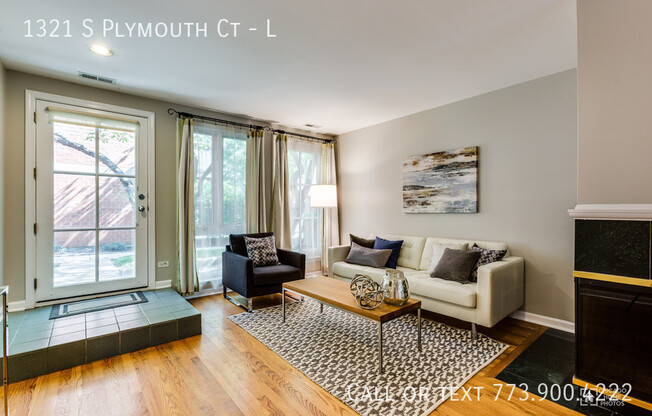 1321 S PLYMOUTH CT