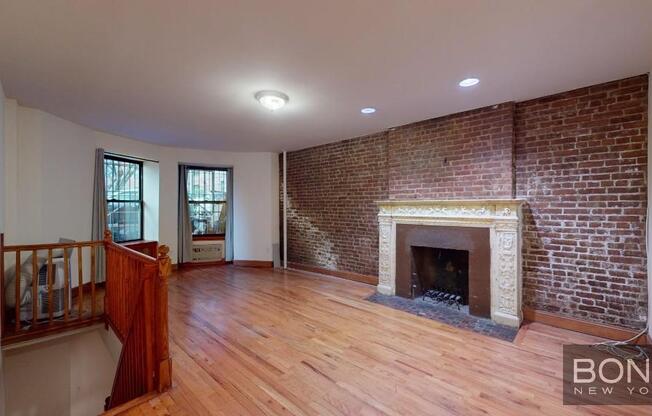 306 W 73 ST