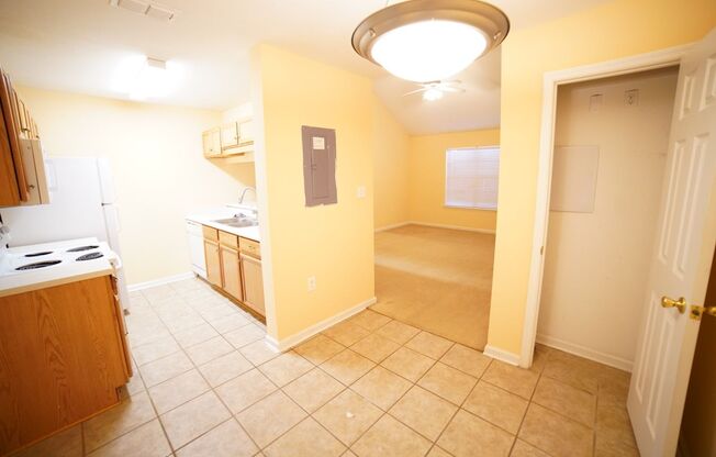 2 beds, 2 baths, $1,300, Unit APARTMENT 2306