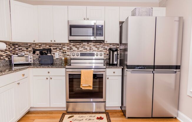 2 Bedroom/ 2 bath - entry level END UNIT with side balcony- Fully Furnished and only a $500 deposit- 1 month free!