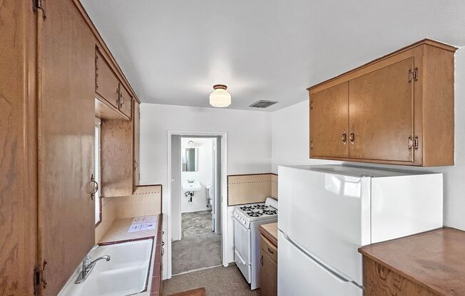 1B 1BA Condo in University Heights w/ Reserved Parking!