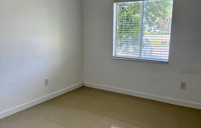 3 beds, 2 baths, 1,205 sqft, $2,075, Unit 129