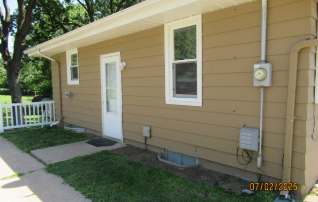 121 BELL AVE