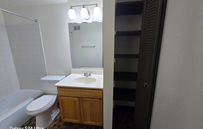 2 beds, 1 bath, $1,350, Unit 2