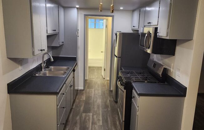 1 bed, 1 bath, 656 sqft, $1,848, Unit 025