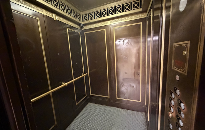 Studio, 1 bath, 450 sqft, $945, Unit 309
