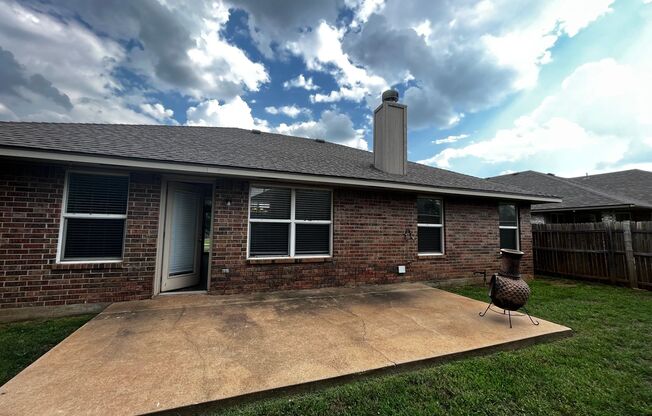 3 beds, 2 baths, $1,600