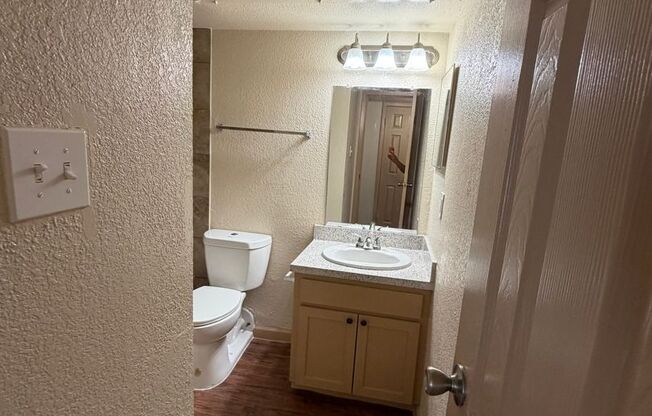 2 beds, 1 bath, 812 sqft, $1,085, Unit 1410