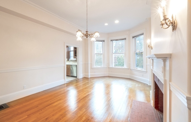 218 COMMONWEALTH AVE