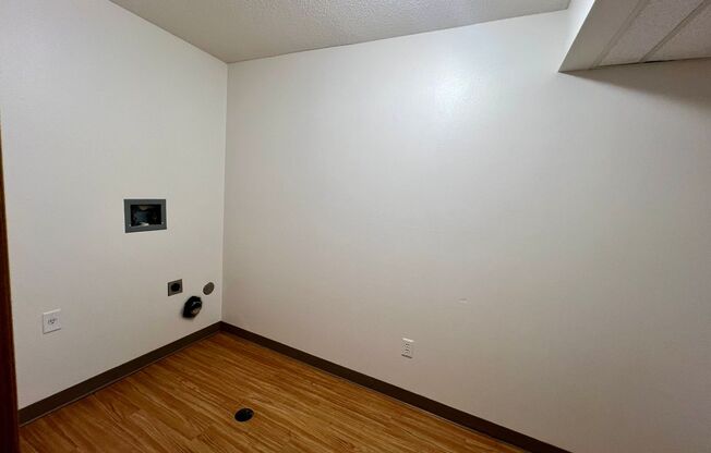 2 beds, 1 bath, 900 sqft, $925, Unit 111