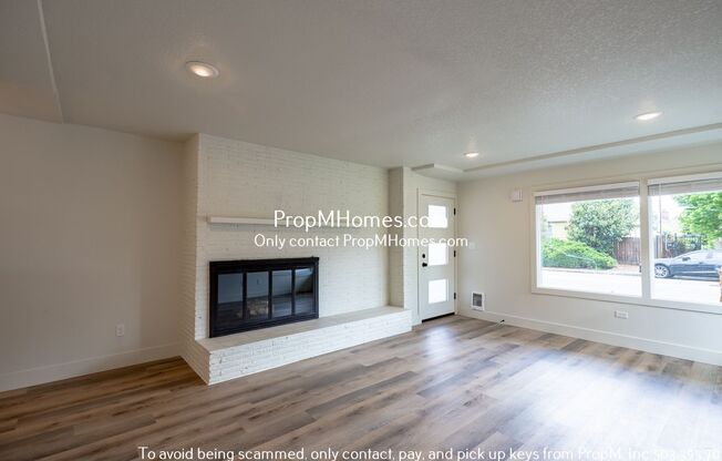 Chic, Modern One-Bedroom Duplex in Vibrant Rose City Park Neighborhood!