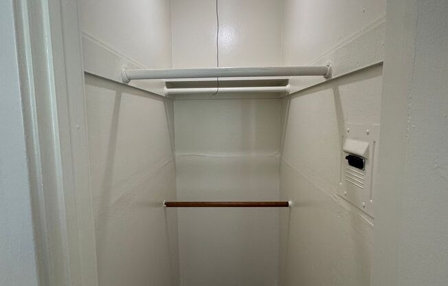 Spacious Remodeled 1 Bedroom conveniently located off of Telegraph Ave.
