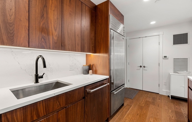 2 beds, 1.5 baths, 1,368 sqft, $5,500, Unit 906