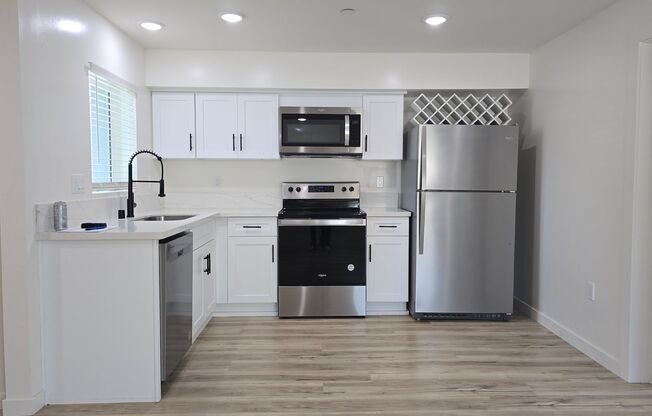 Welcome Surf House Villas E, a newly renovated luxury apartment community in the heart of Pacific Beach, San Diego.