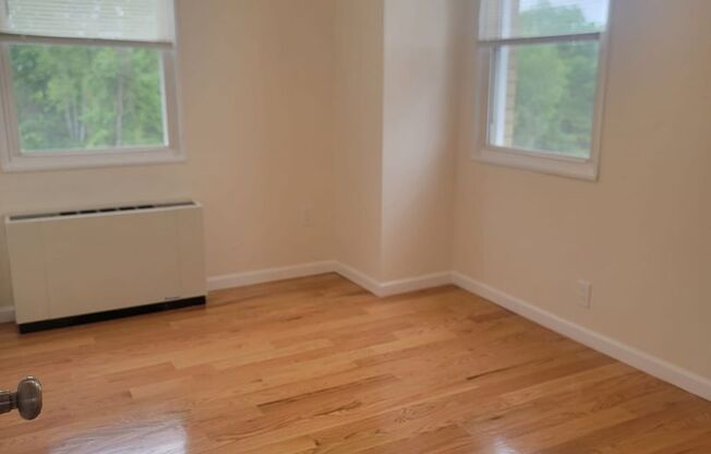 2 beds, 1 bath, 860 sqft, $2,100, Unit 3F