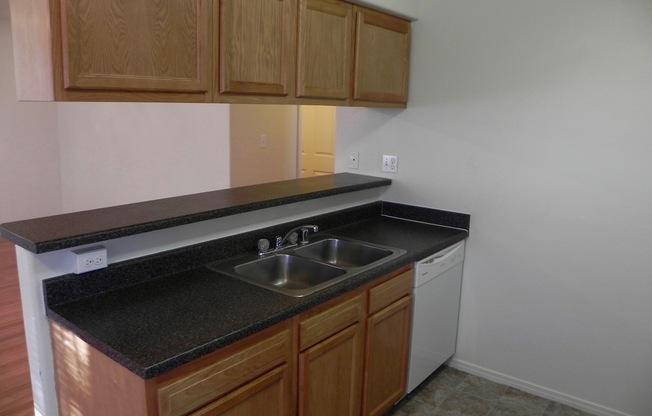 2 beds, 1 bath, 900 sqft, $995, Unit Unit 3