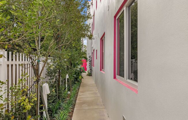 Studio, 1 bath, 470 sqft, $2,100, Unit 207