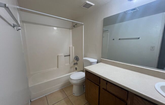 3 beds, 1 bath, $1,600, Unit A577-101