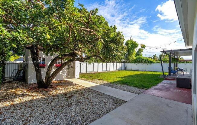 1815 SW 85 CT