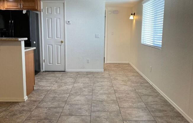 1 bed, 1 bath, 756 sqft, $1,100, Unit #4