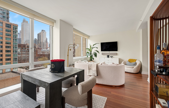 1 bed, 1 bath, 861 sqft, $6,000, Unit 8U