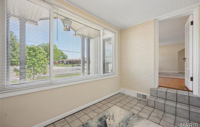 3 beds, 1 bath, 1,292 sqft, $1,900, Unit Tesson ferry Road- 9743