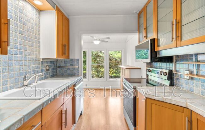 11 E ROSEMONT