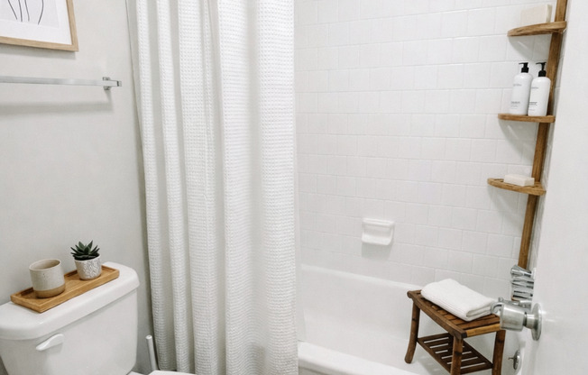 1 bed, 1 bath, 672 sqft, $1,100, Unit 2010-02