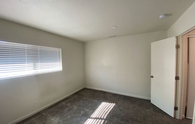 2 beds, 1 bath, $1,600, Unit Zuni #1