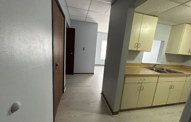 2 beds, 1 bath, 1,200 sqft, $650, Unit 401