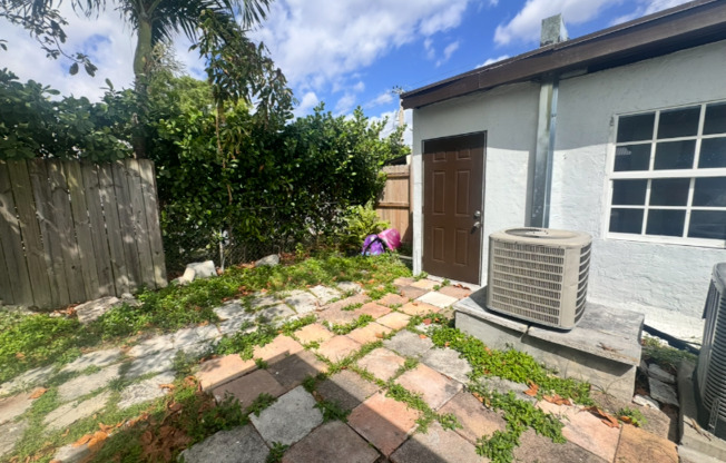 3340 NW 17 ST