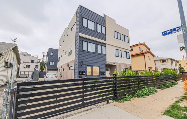 1139 N Bronson Ave