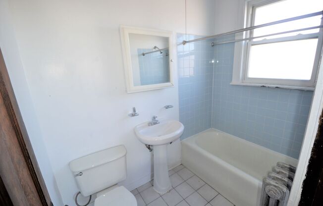 1 bed, 1 bath, 700 sqft, $1,400, Unit 4828-2W