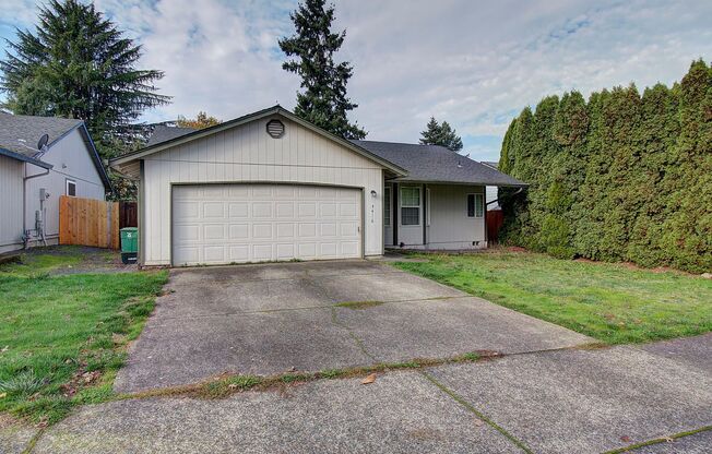 This one level charmer won't last long! 3 bedrooms, 2 baths, fully fenced yard, pets welcome!