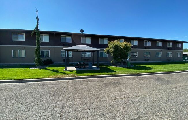 1 bed, 1 bath, 566 sqft, $1,015, Unit 02