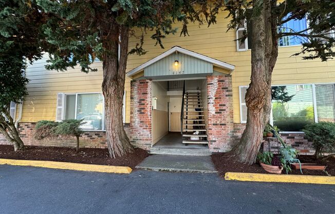 1 bed, 1 bath, 650 sqft, $1,299, Unit 28