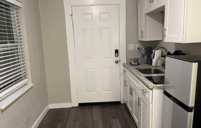 1 bed, 1 bath, 300 sqft, $1,900, Unit Unit C