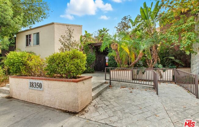 18350 Hatteras St Unit #118