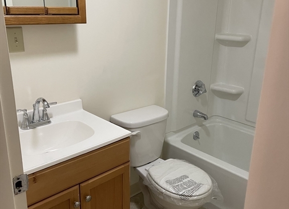 1 bed, 1 bath, 680 sqft, $2,100, Unit 205