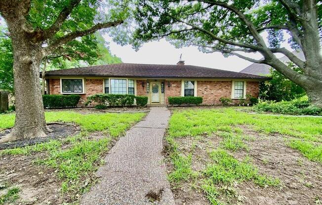 223 WOODCREST DR